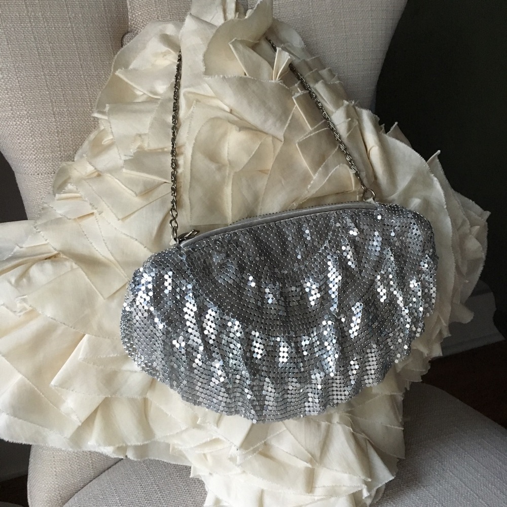 Vintage-style silver tiered mesh purse